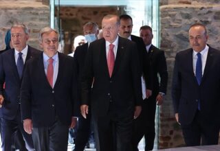 DÖNÜŞEN ULUSLARARASI SİSTEM TÜRKİYE’Yİ YÜKSELEN DİPLOMATİK AKTÖR OLARAK ÖNE ÇIKARIYOR